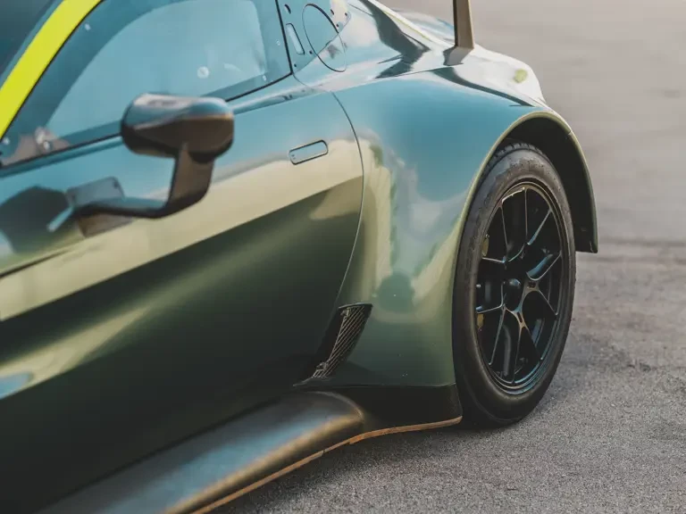 2021 Aston Martin Vantage - Image 17 of 31