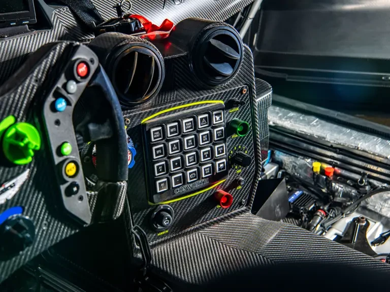 2021 Aston Martin Vantage - Image 26 of 31