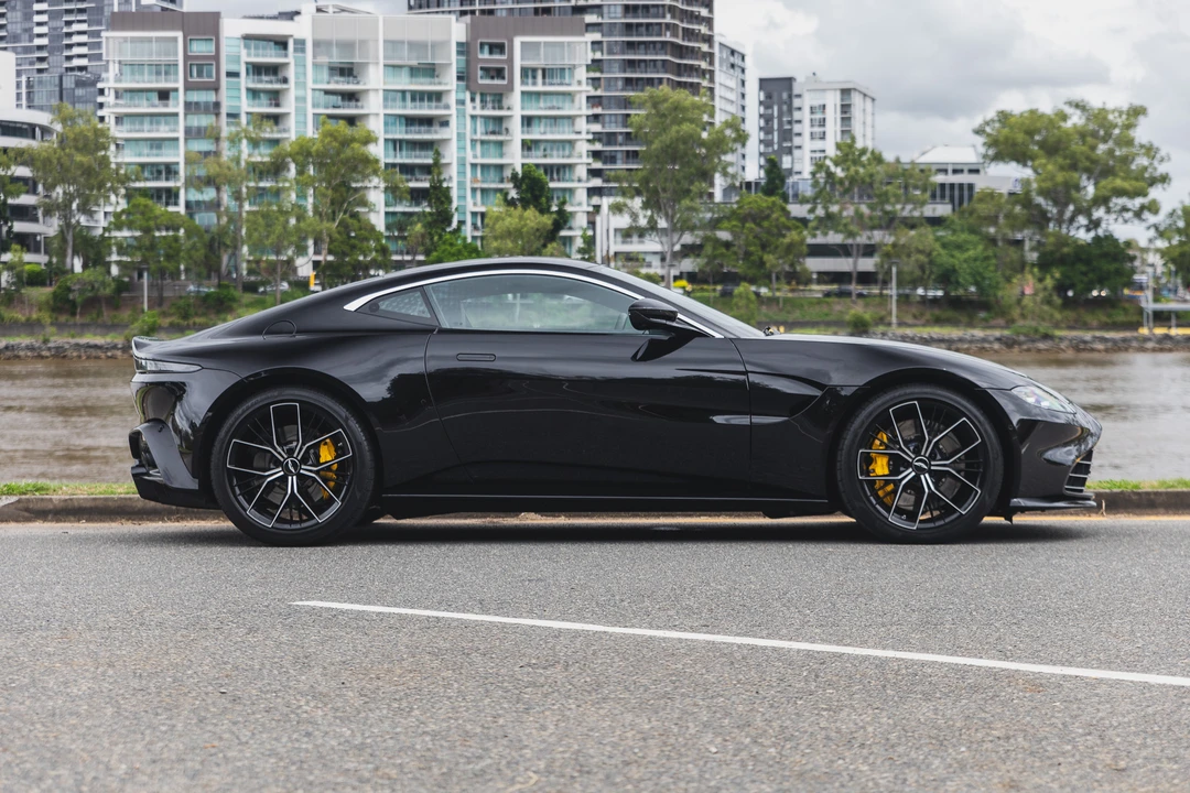 2021 Aston Martin V8 Vantage (2019+) - Image 5 of 31