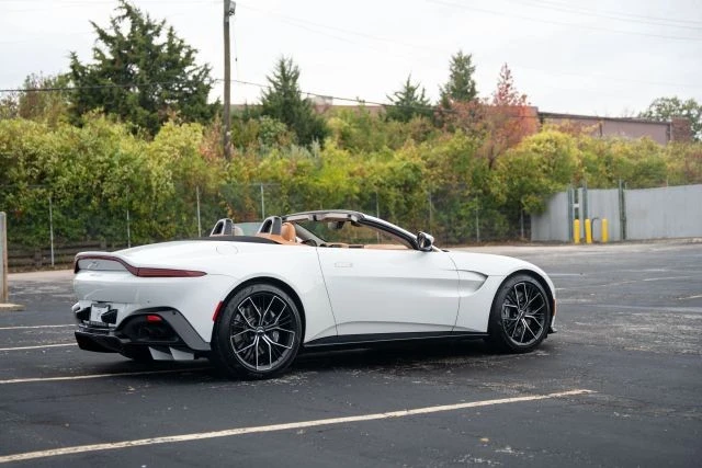 2021 Aston Martin V8 Vantage (2019+) - Image 17 of 21