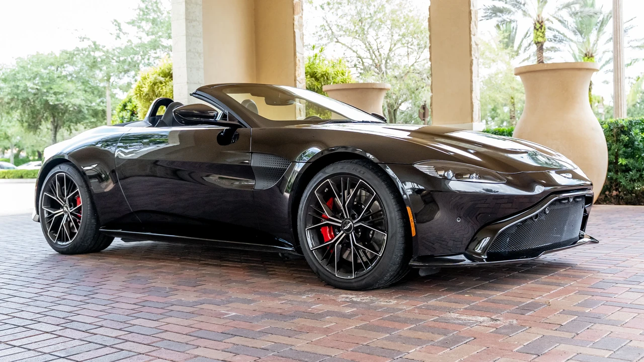 2021 Aston Martin V8 Vantage (2019+) - Image 3 of 31