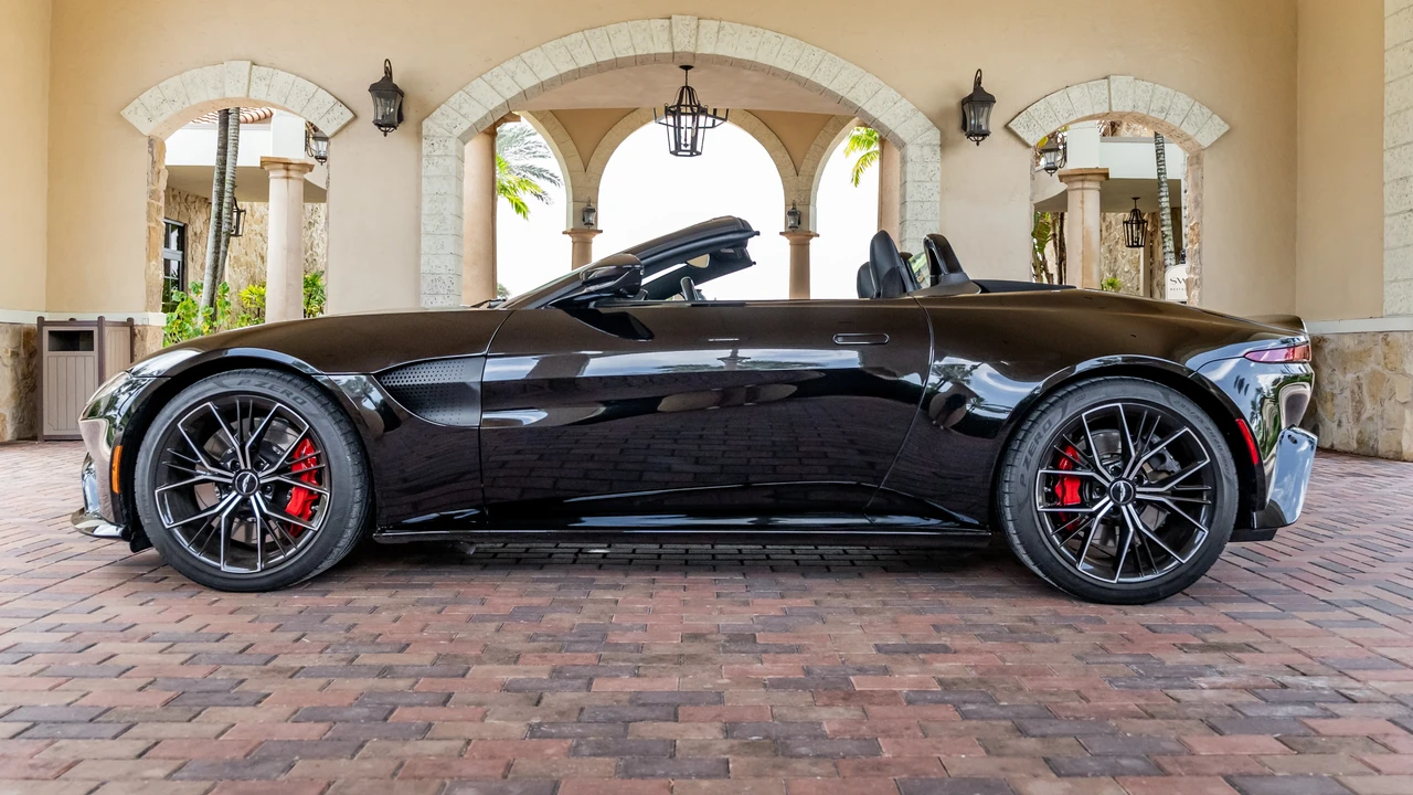 2021 Aston Martin V8 Vantage (2019+) - Image 8 of 31