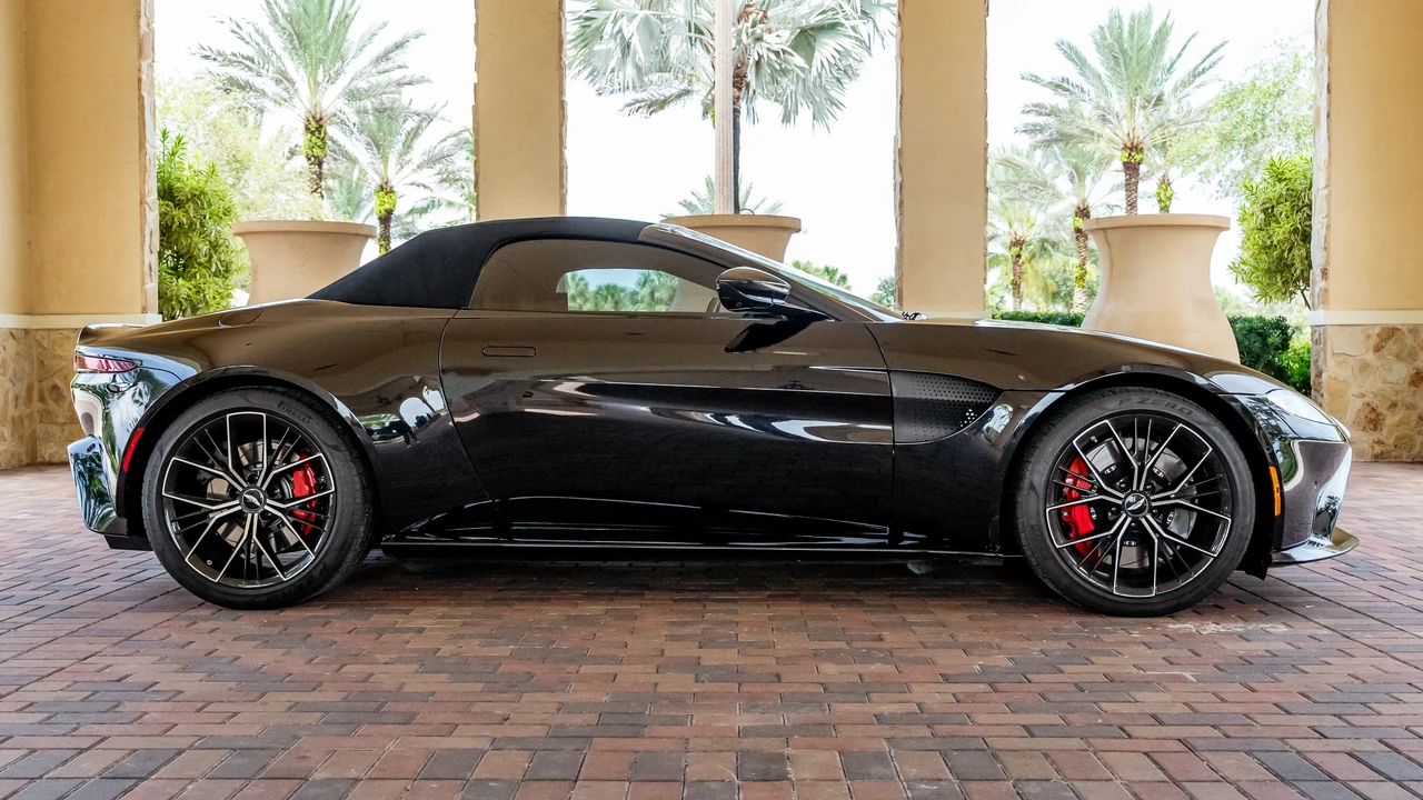 2021 Aston Martin V8 Vantage (2019+) - Image 12 of 31