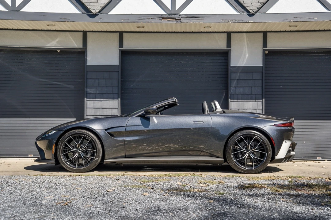 2021 Aston Martin V8 Vantage (2019+) - Image 10 of 31