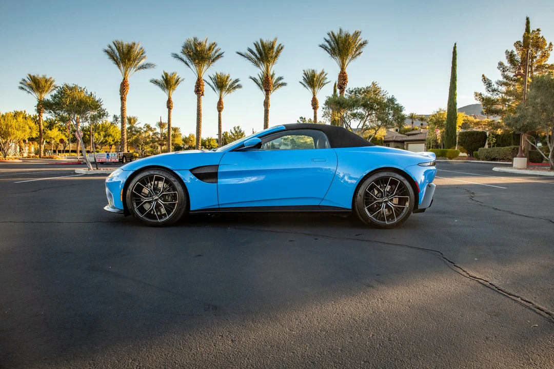 2021 Aston Martin V8 Vantage (2019+) - Image 13 of 31