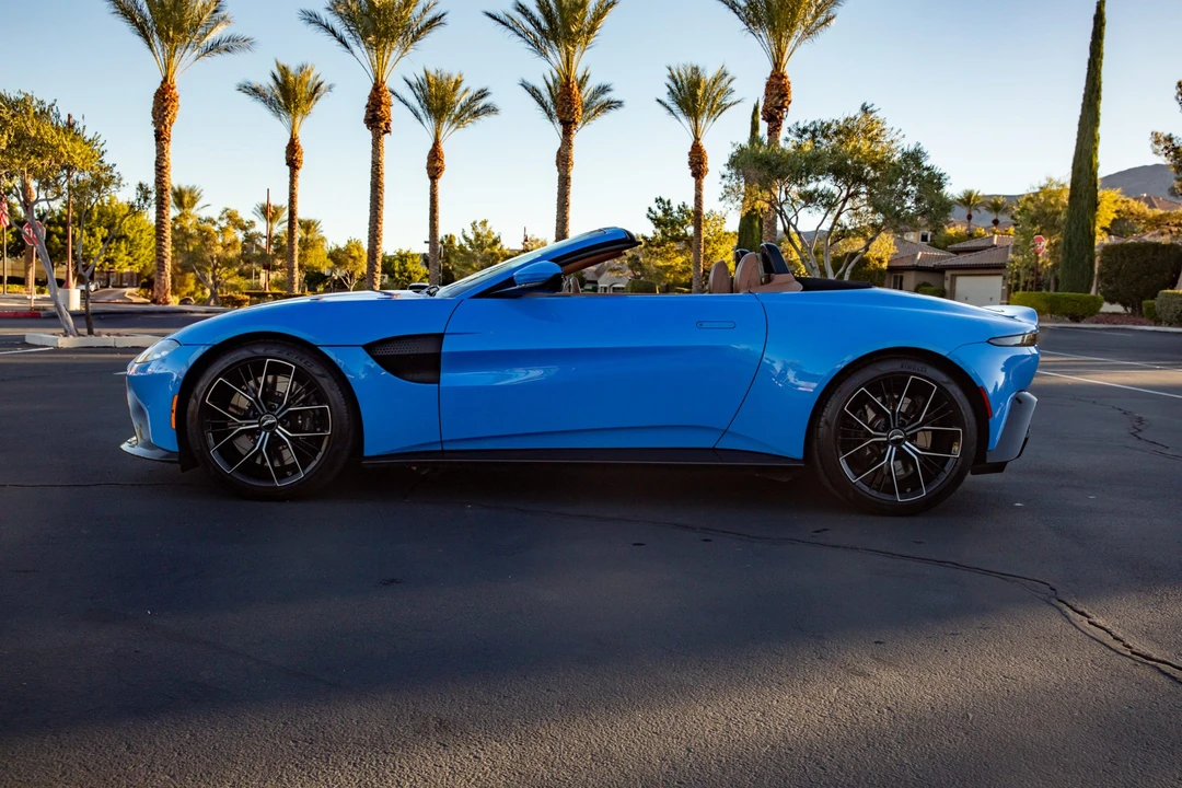 2021 Aston Martin V8 Vantage (2019+) - Image 4 of 31