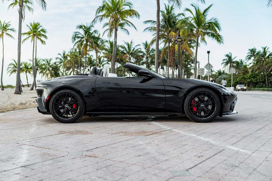 2021 Aston Martin V8 Vantage (2019+) - Image 3 of 31
