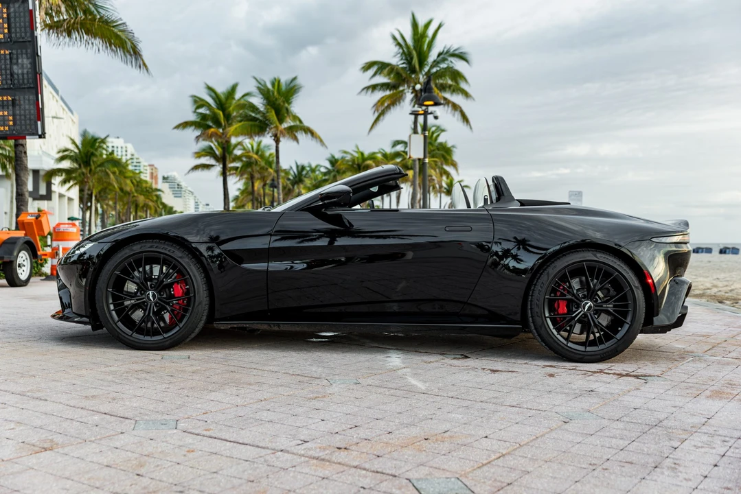 2021 Aston Martin V8 Vantage (2019+) - Image 7 of 31