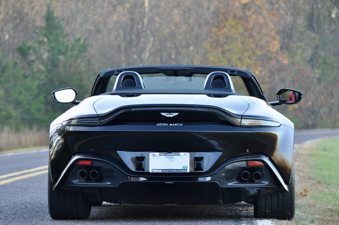 2021 Aston Martin V8 Vantage (2019+) - Image 10 of 31