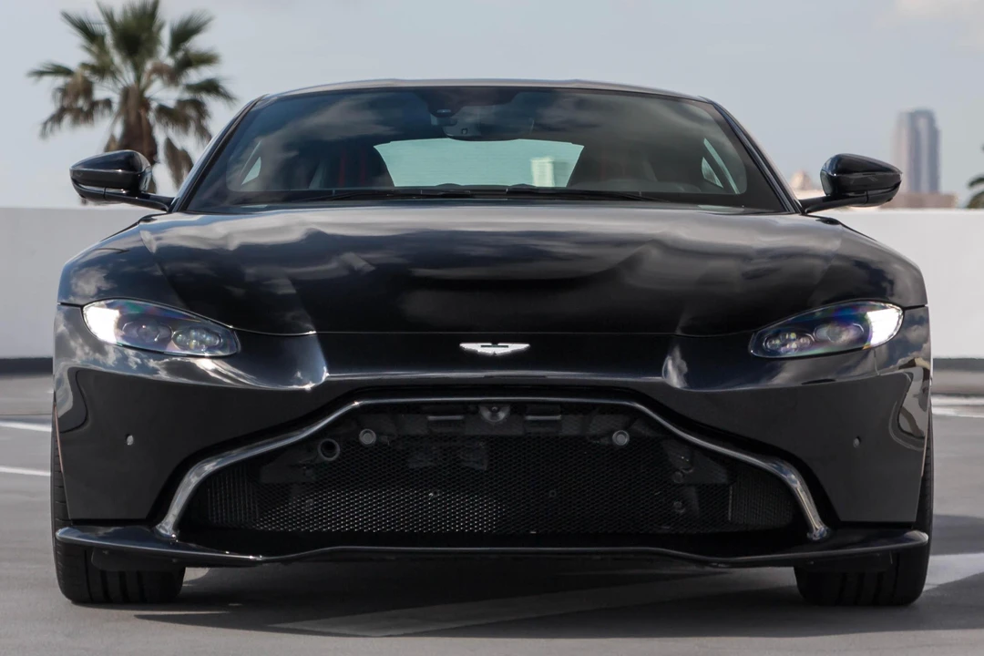 2021 Aston Martin V8 Vantage (2019+) - Image 2 of 31