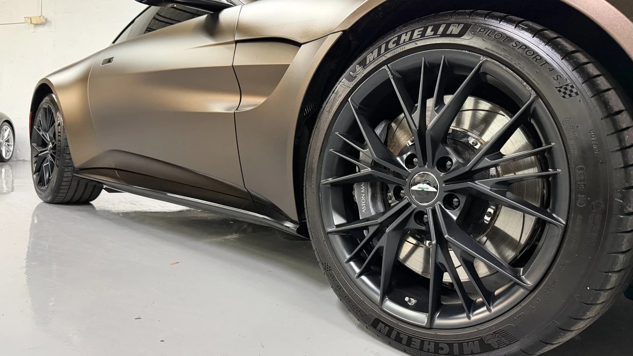 2021 Aston Martin V8 Vantage (2019+) - Image 7 of 21