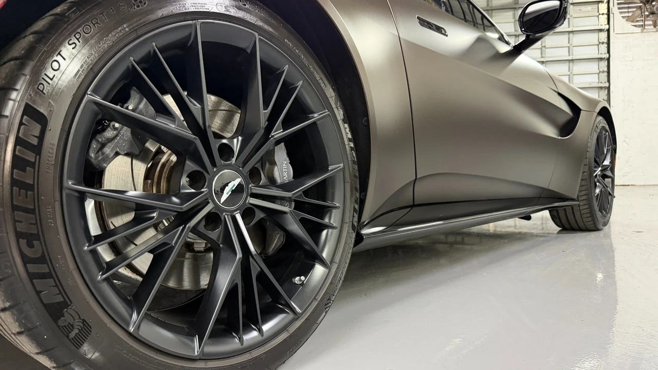 2021 Aston Martin V8 Vantage (2019+) - Image 8 of 21