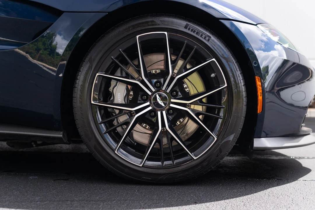 2021 Aston Martin V8 Vantage (2019+) - Image 9 of 21