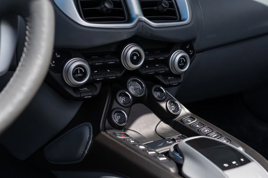 2021 Aston Martin V8 Vantage (2019+) - Image 7 of 21