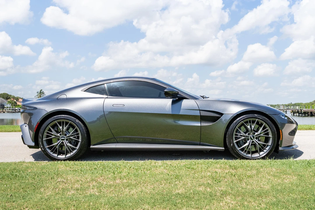 2021 Aston Martin V8 Vantage (2019+) - Image 3 of 31
