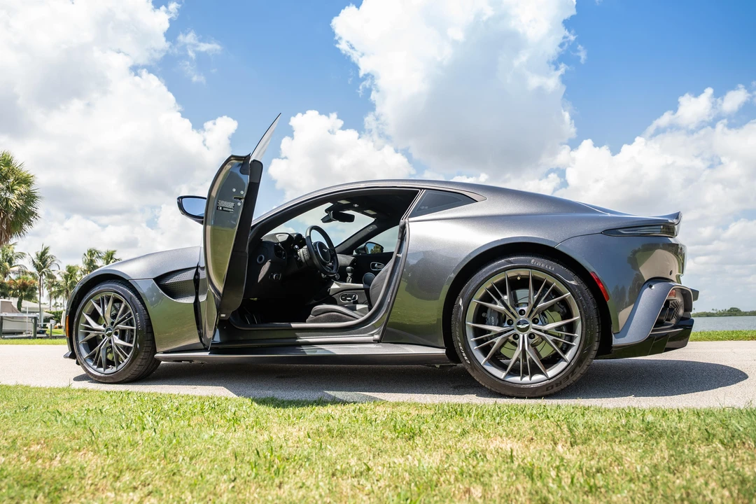 2021 Aston Martin V8 Vantage (2019+) - Image 11 of 31