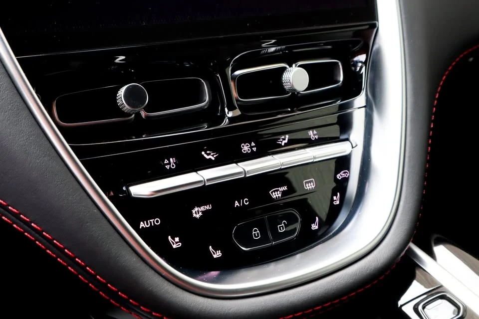 2021 Aston Martin DBX - Image 11 of 20
