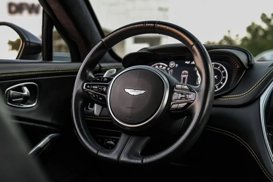 2021 Aston Martin DBX - Image 15 of 20