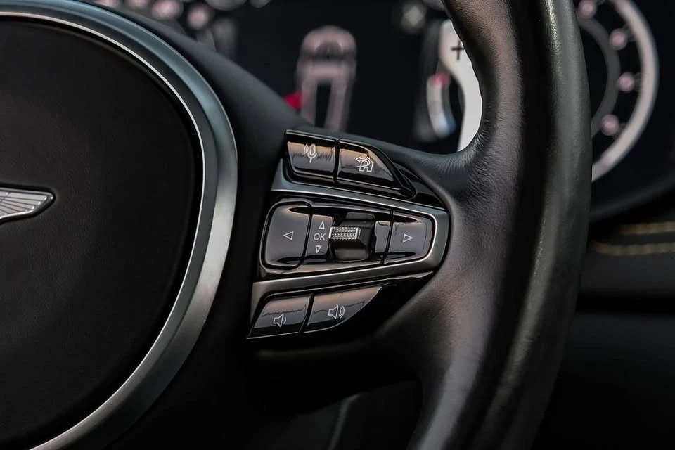 2021 Aston Martin DBX - Image 17 of 20