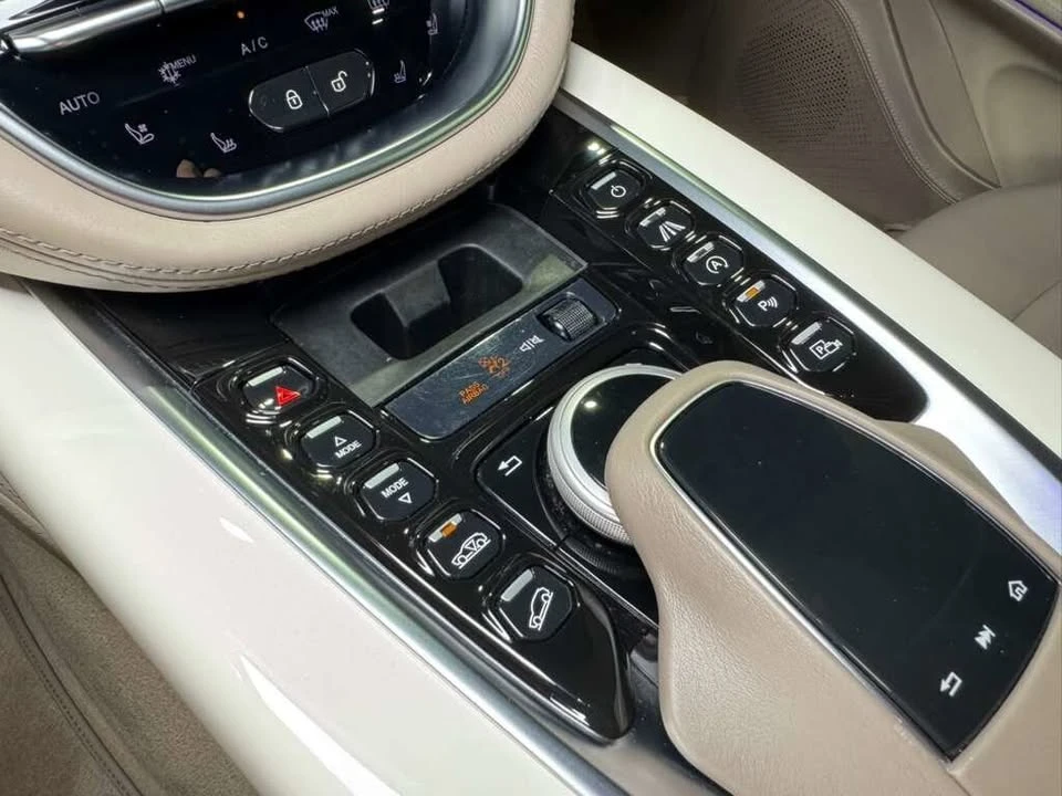 2021 Aston Martin DBX - Image 9 of 18
