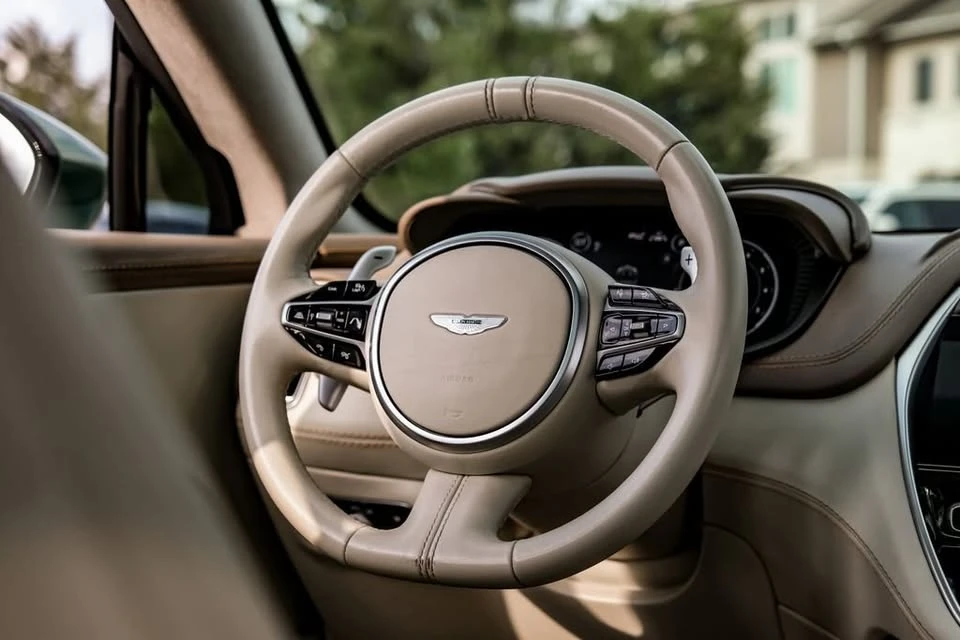 2021 Aston Martin DBX - Image 11 of 19
