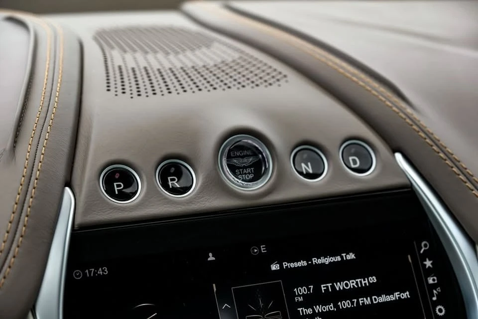 2021 Aston Martin DBX - Image 17 of 19