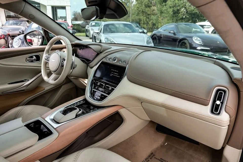 2021 Aston Martin DBX - Image 9 of 19