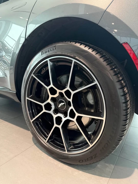 2021 Aston Martin DBX - Image 5 of 15