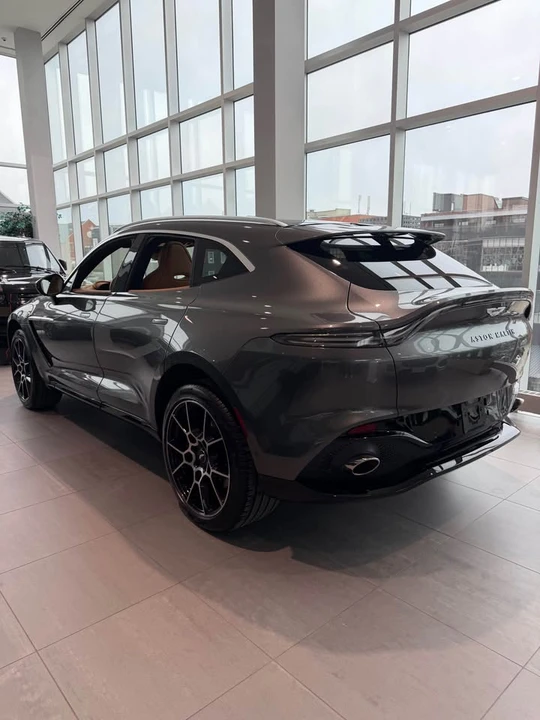 2021 Aston Martin DBX - Image 4 of 15