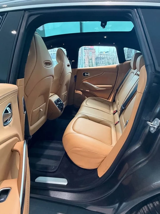 2021 Aston Martin DBX - Image 10 of 15
