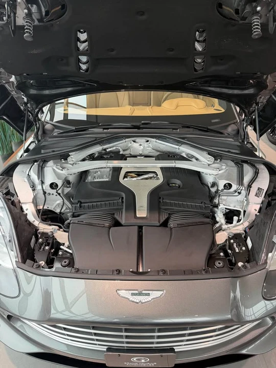 2021 Aston Martin DBX - Image 7 of 15