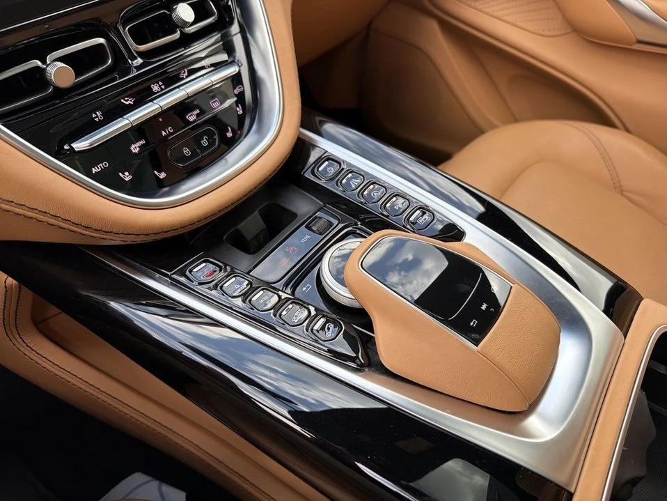 2021 Aston Martin DBX - Image 14 of 20