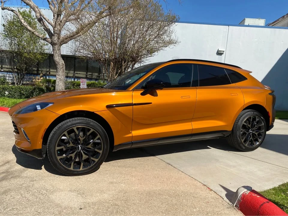 2021 Aston Martin DBX - Image 8 of 17