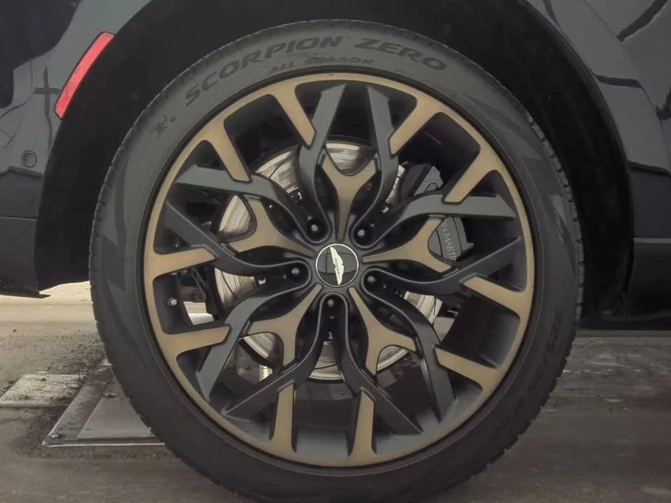 2021 Aston Martin DBX - Image 19 of 20