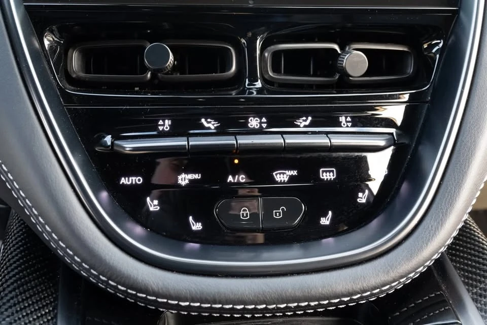 2021 Aston Martin DBX - Image 9 of 15