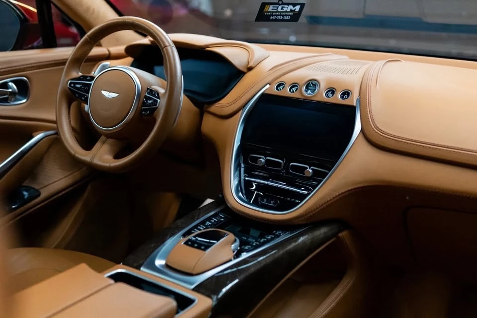 2021 Aston Martin DBX - Image 10 of 15