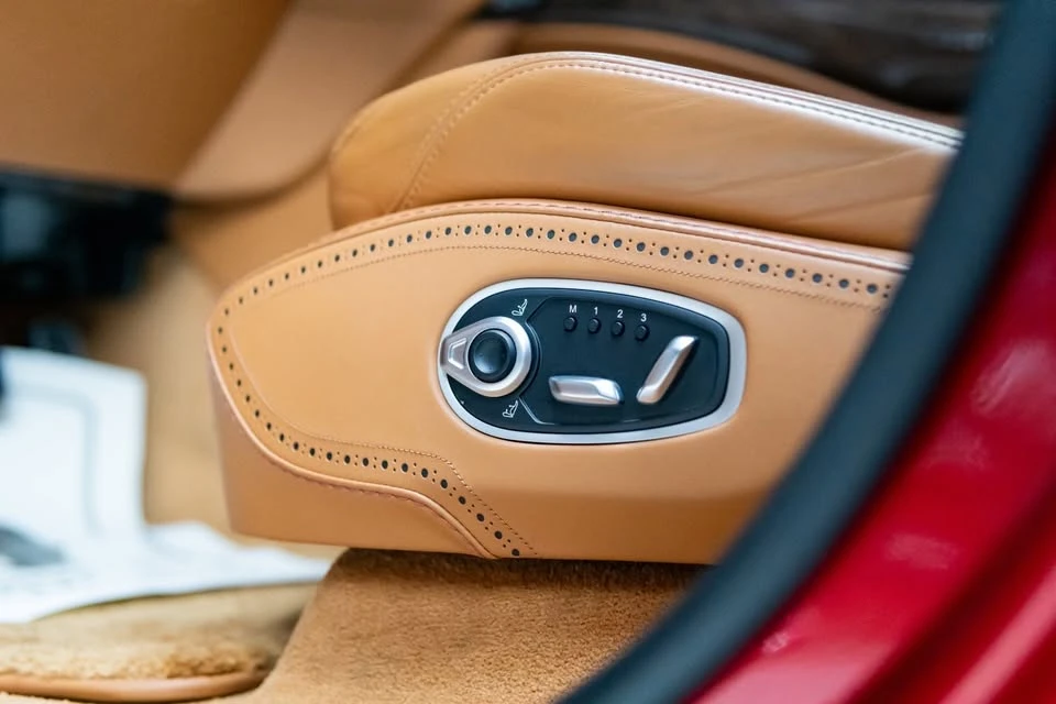 2021 Aston Martin DBX - Image 9 of 15