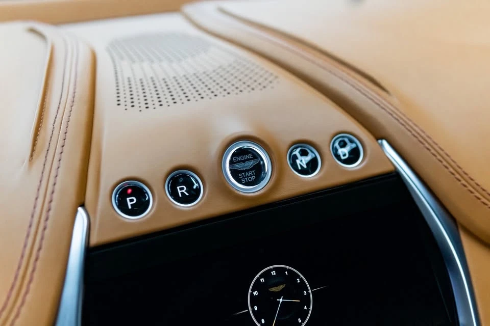 2021 Aston Martin DBX - Image 11 of 15