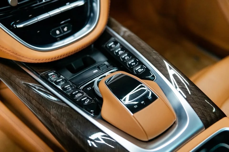 2021 Aston Martin DBX - Image 13 of 15