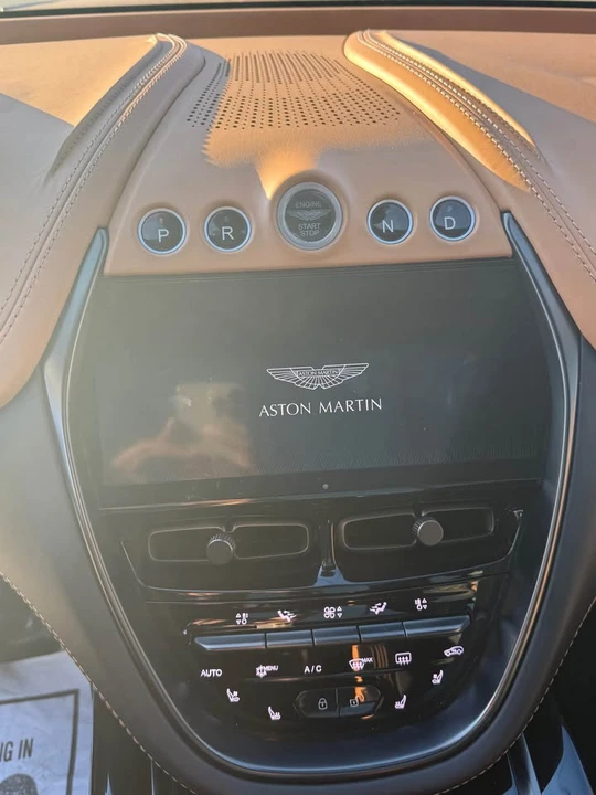 2021 Aston Martin DBX - Image 7 of 12