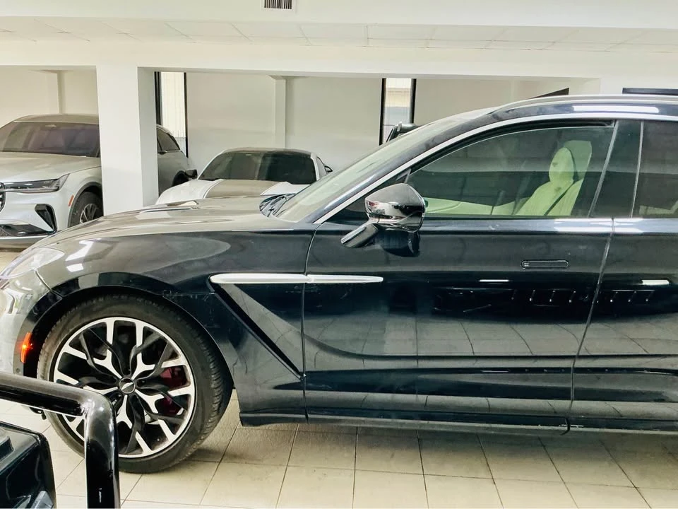 2021 Aston Martin DBX - Image 5 of 19