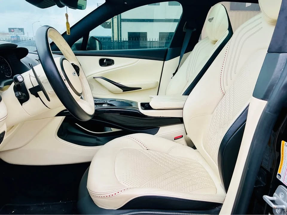 2021 Aston Martin DBX - Image 18 of 19