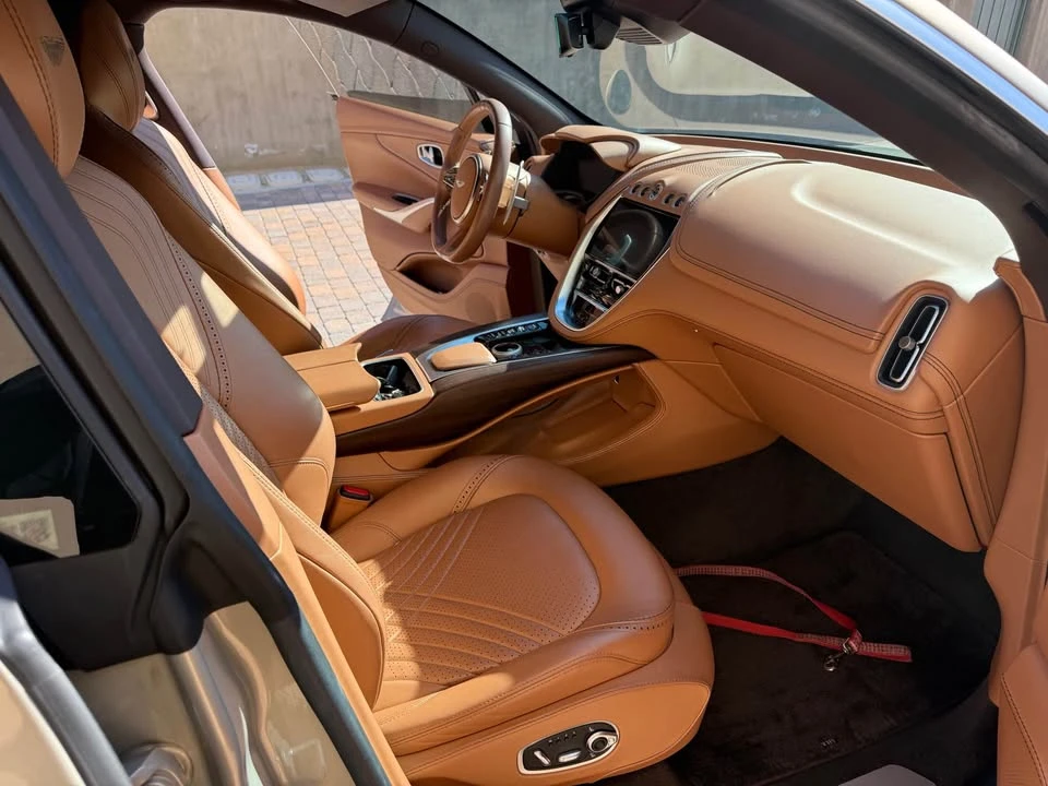2021 Aston Martin DBX - Image 6 of 8