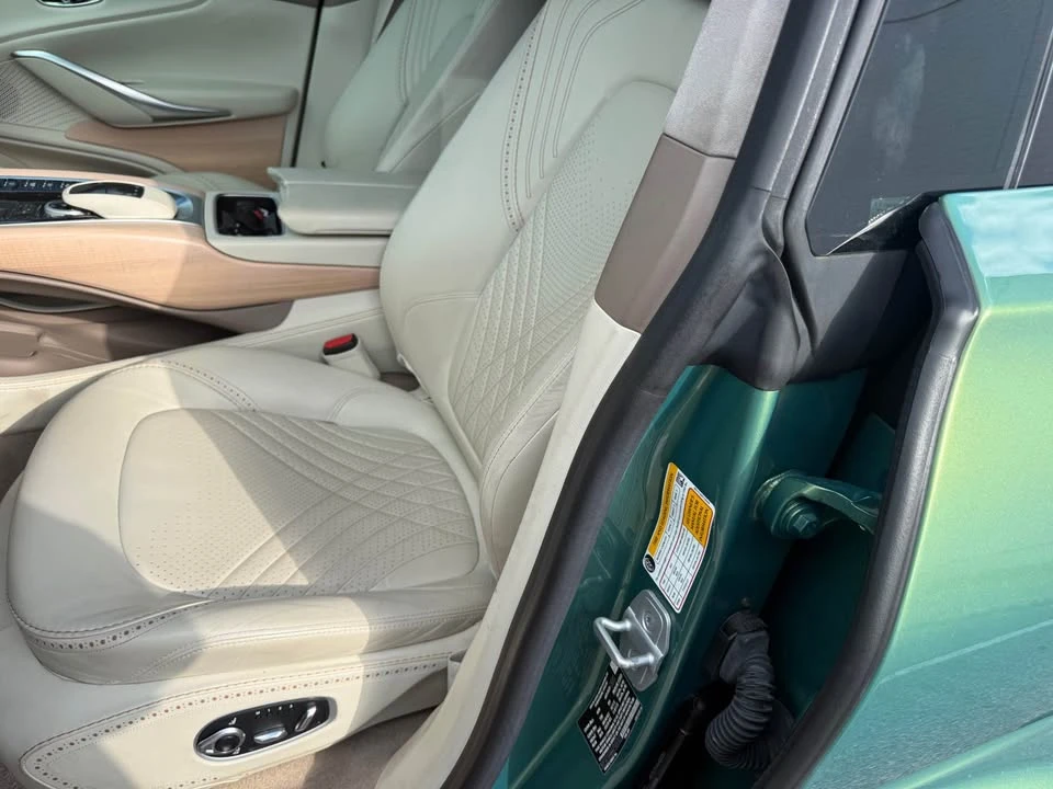 2021 Aston Martin DBX - Image 17 of 20