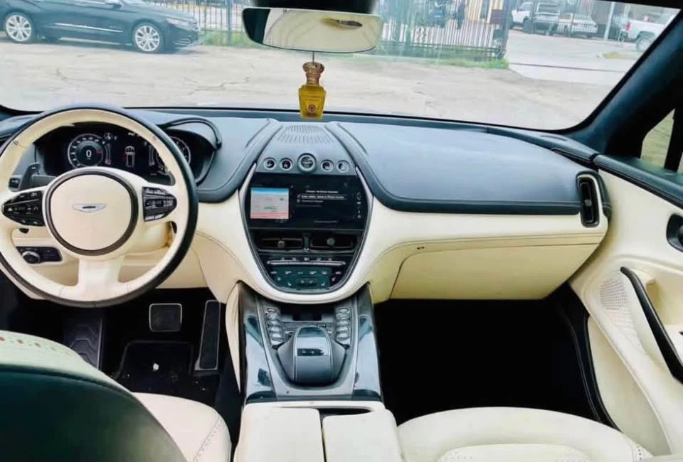 2021 Aston Martin DBX - Image 15 of 20