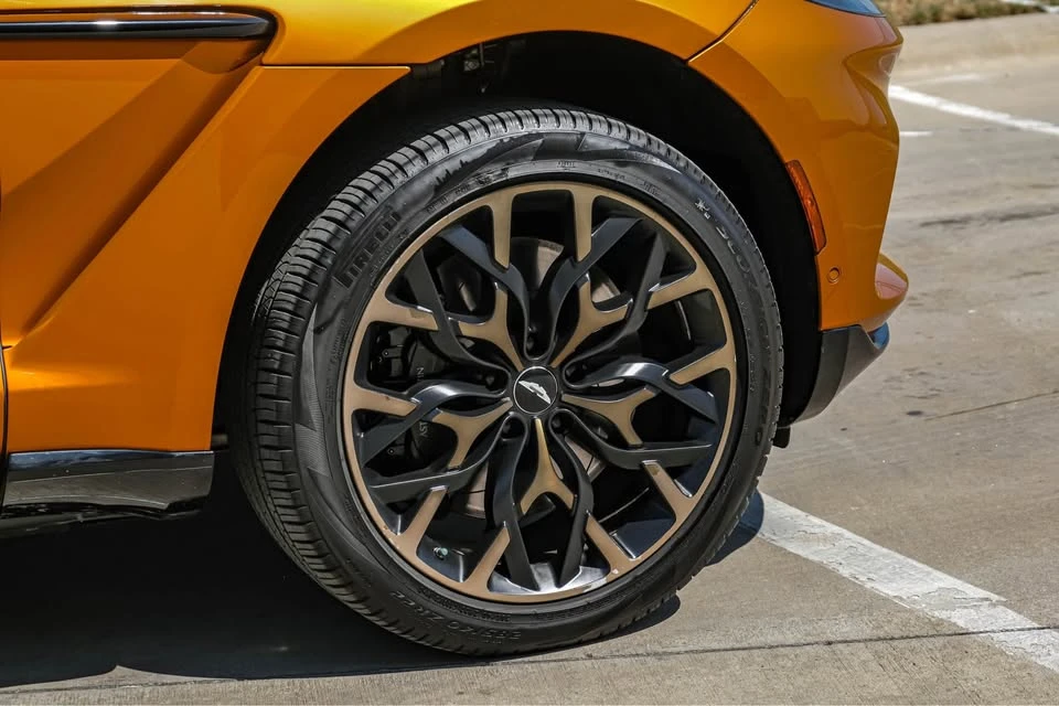 2021 Aston Martin DBX - Image 19 of 19