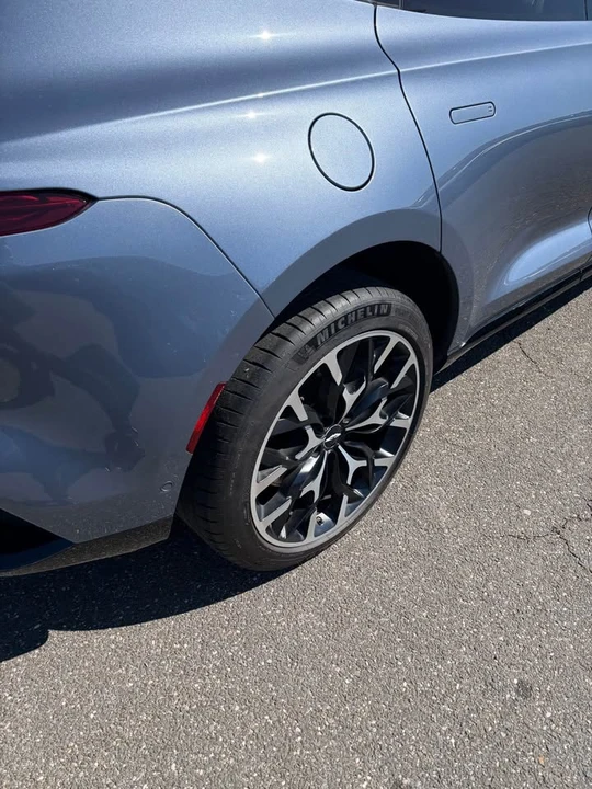 2021 Aston Martin DBX - Image 3 of 4