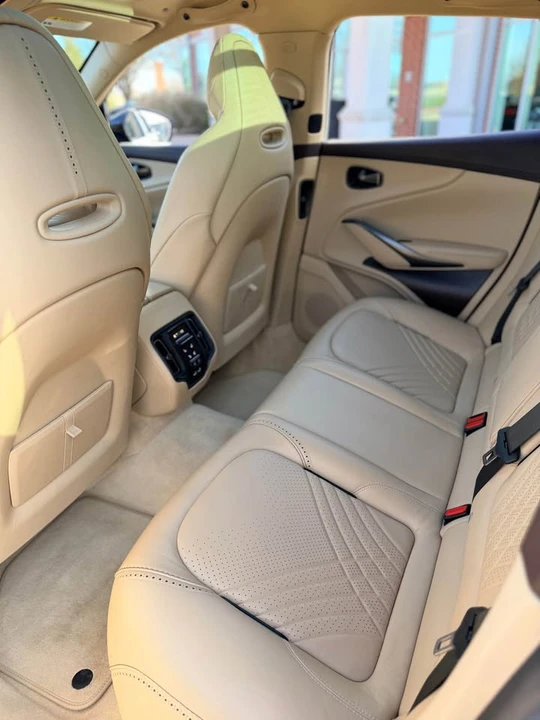 2021 Aston Martin DBX - Image 11 of 12