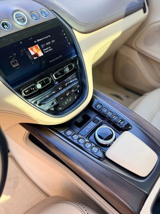 2021 Aston Martin DBX - Image 9 of 12