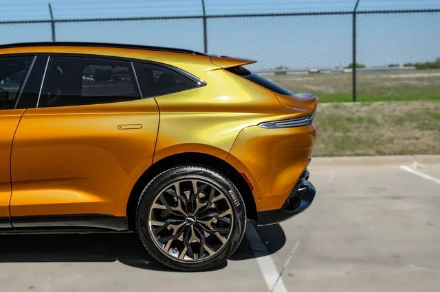 2021 Aston Martin DBX - Image 15 of 17